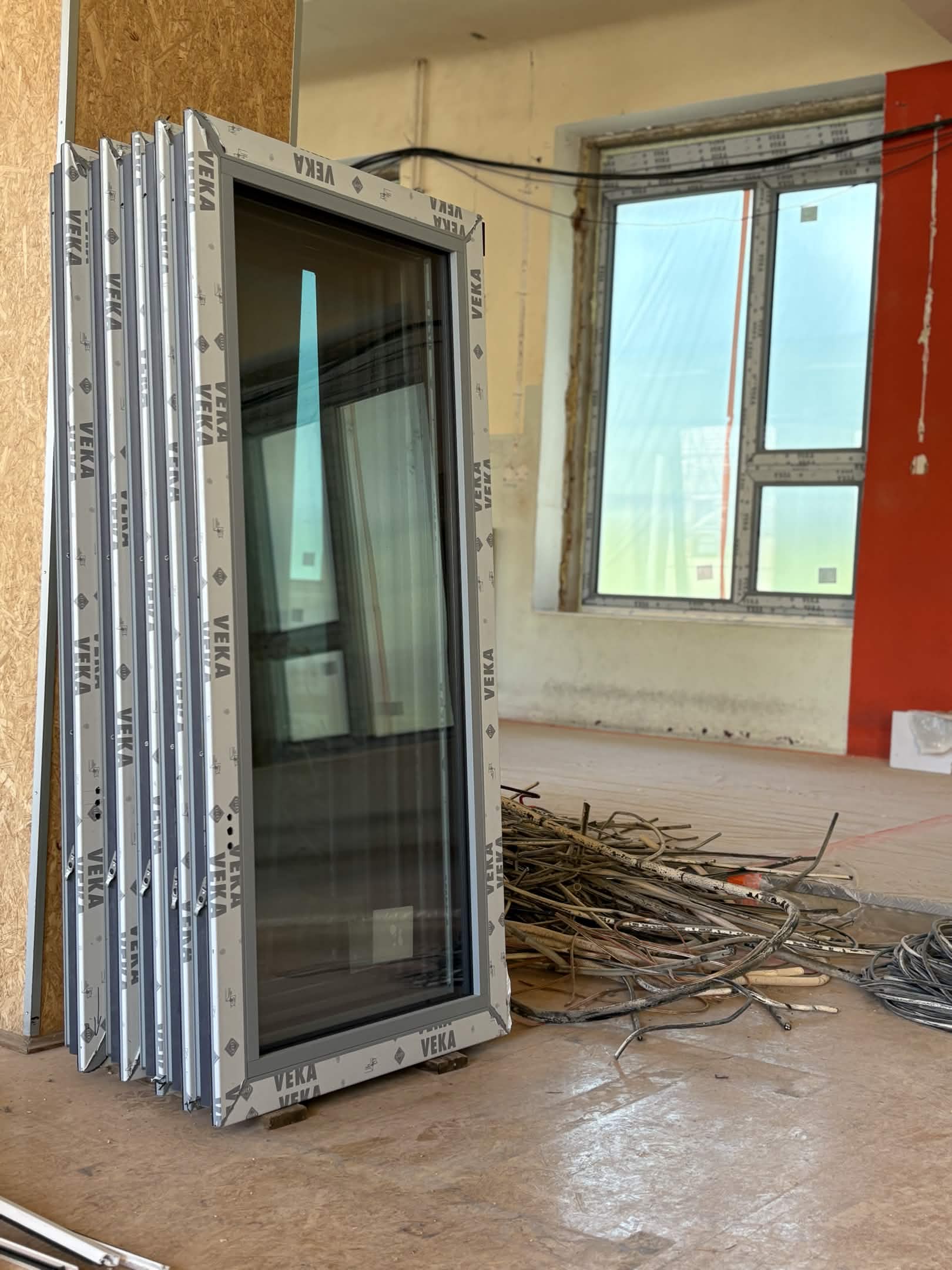 Rekonstrukce T7Gym — nové rámy oken DEK
