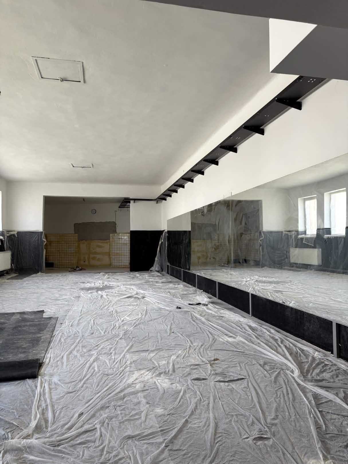 Rekonstrukce T7Gym — bourací práce v interiéru